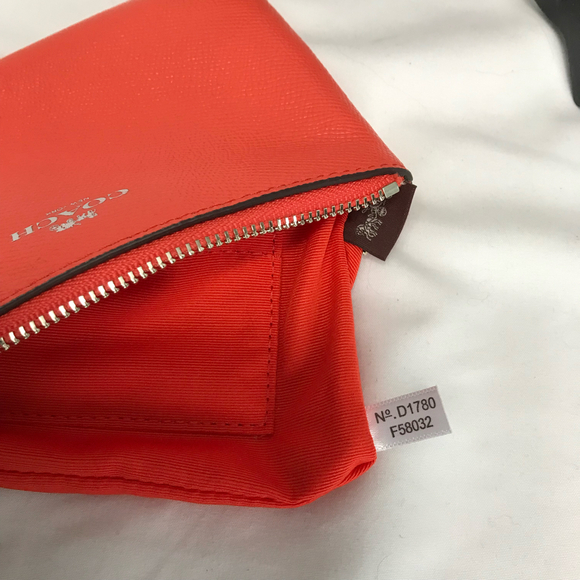 Coach Crossgrain Leather Corner Zip Wristlet Orange-Red EUC - Picture 6 of 8
